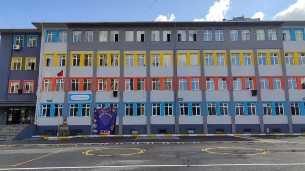 Primary school Tapduk Emre Primary School, Istanbul, photo
