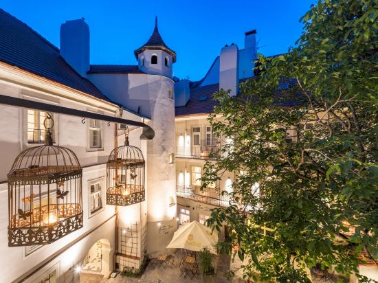 Фото MOOo by the Castle