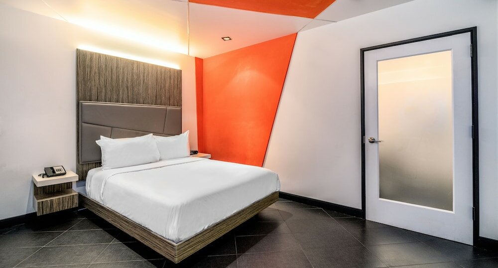 Фото The Moment Hotel