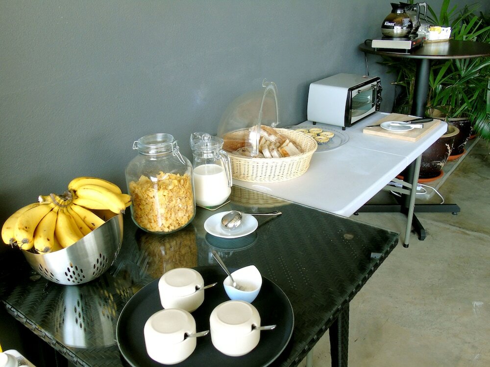 Фото B Street Hotel