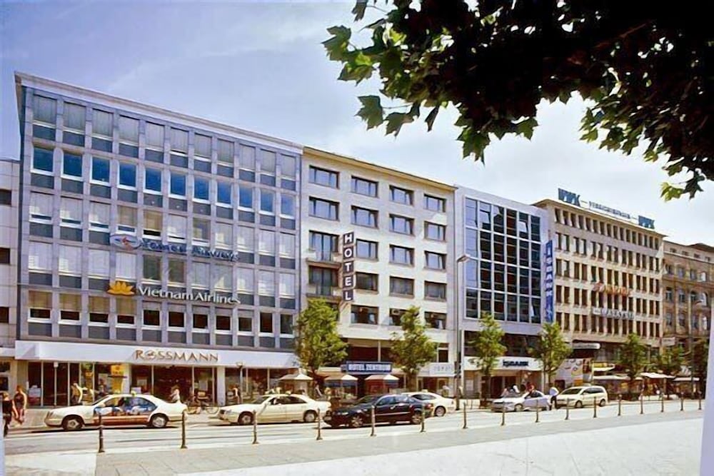 Фото отеля 1