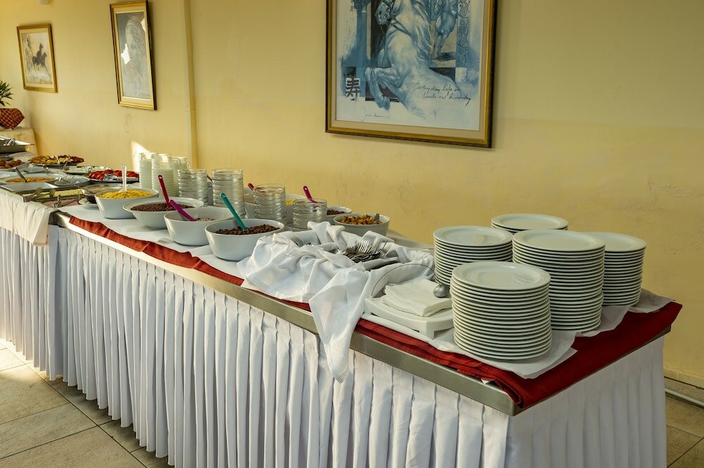 Фото Dolphin Resort Hotel & Conference