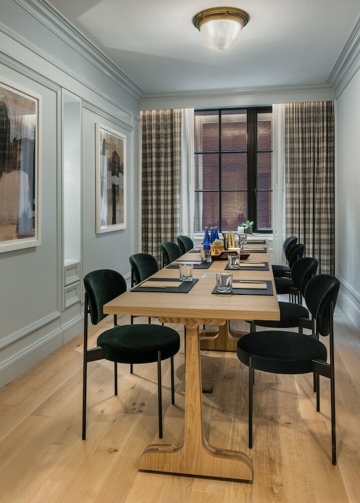 Фото Merrion Row Hotel and Public House