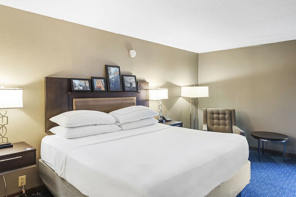 Фото DoubleTree by Hilton Roseville Minneapolis