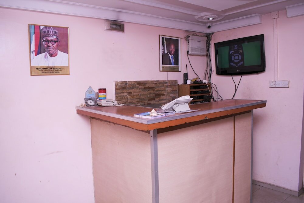 Фото Maxton Suites Magodo