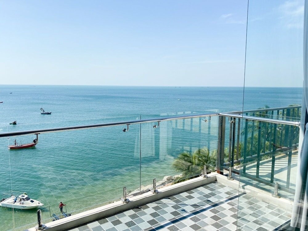 Фото Sea Sand Trees