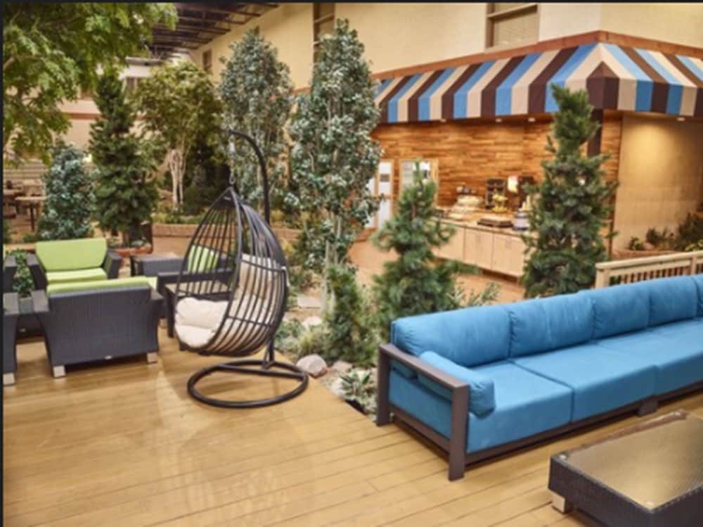 Фото LivINN Hotel Minneapolis North Fridley