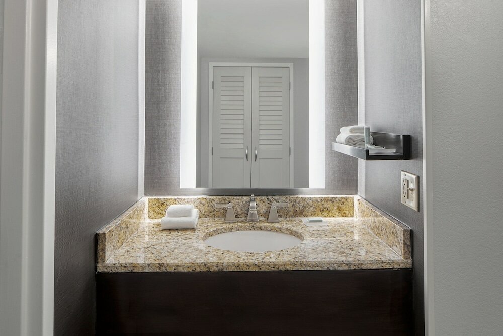 Фото Courtyard by Marriott Nashville Downtown