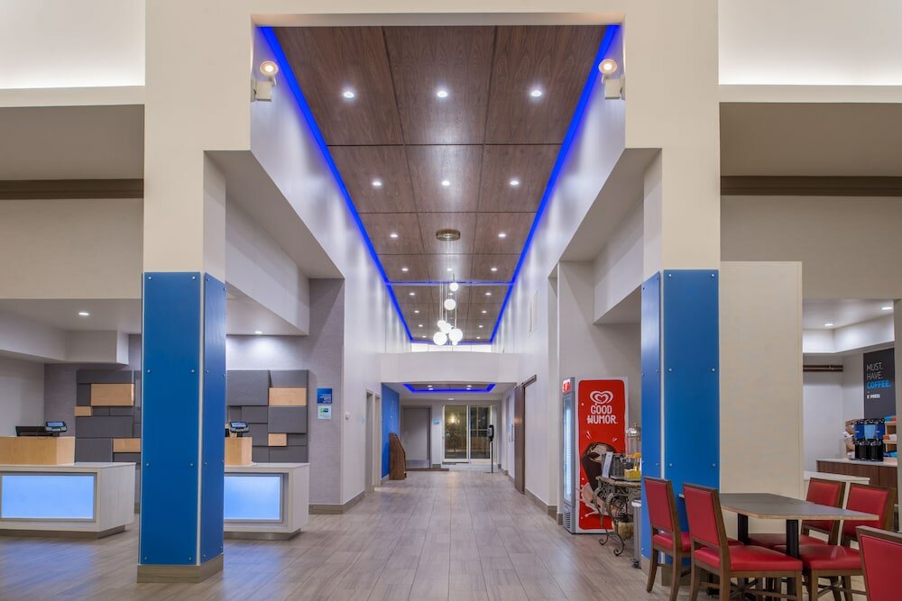 Фото Holiday Inn Express Mystic, an Ihg Hotel