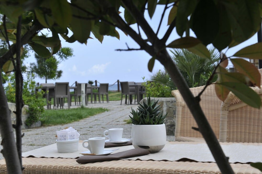 Фото Aregai Marina Hotel & Residence