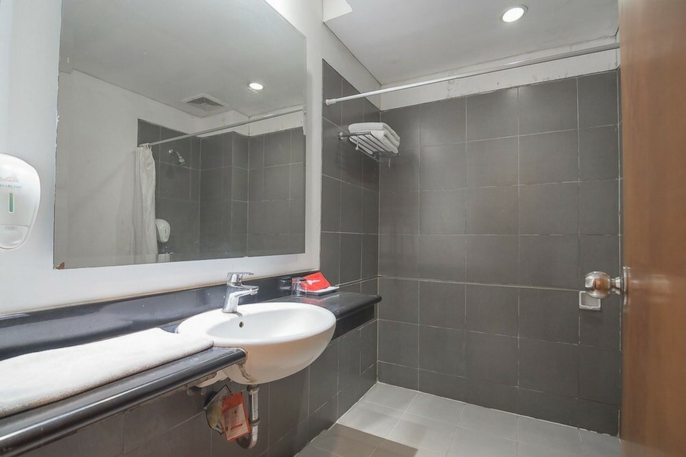 Фото RedDoorz Premium near Paris Van Java Mall