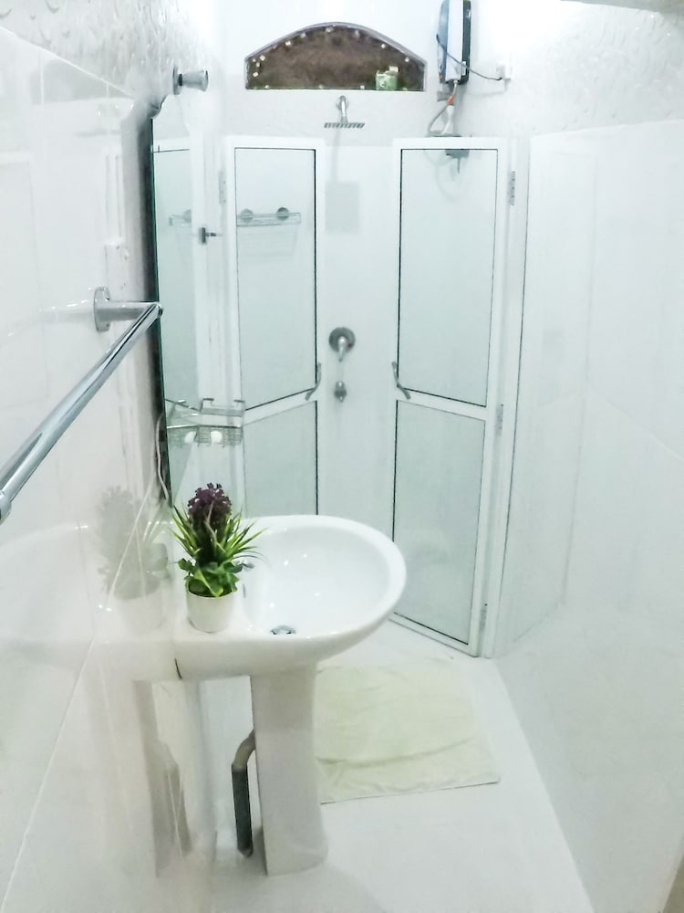 Фото Mrs Wijenayake's Beach Haven Guest House