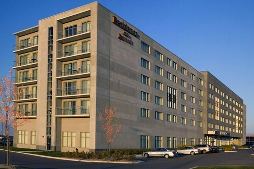 Внешний вид отеля Residence Inn by Marriott Montreal Airport в Монреале, фото 4