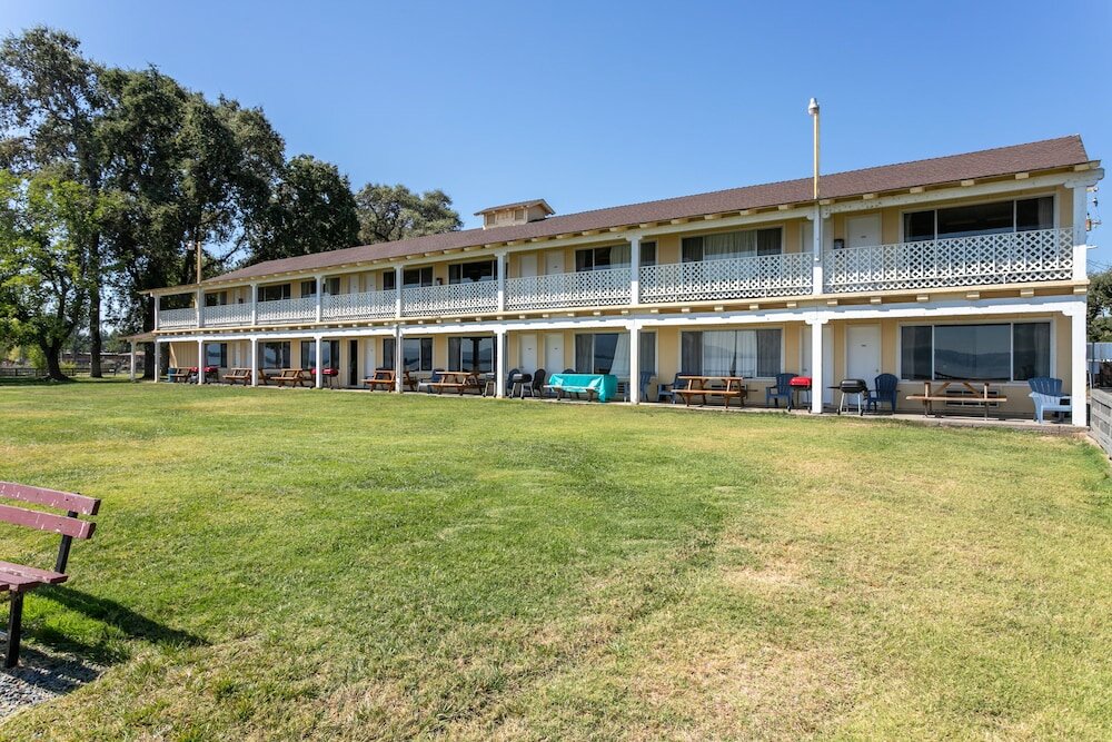 Фото Skylark Shores Resort