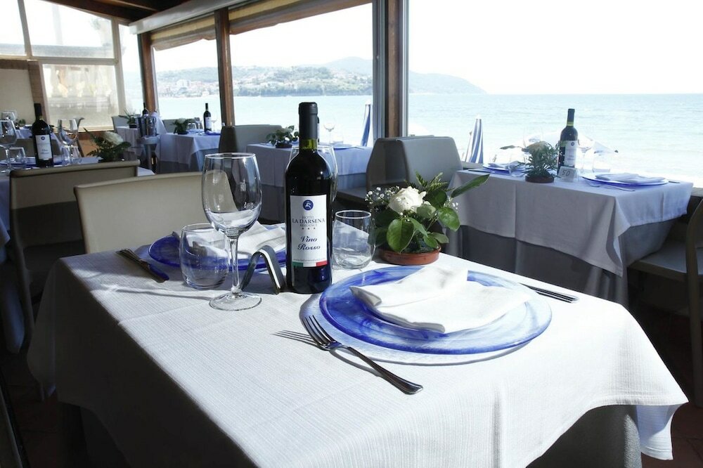 Фото Hotel La Darsena