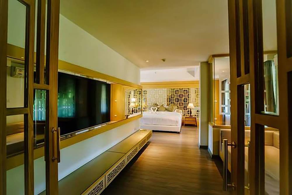 Фото Moon Dragon Hotel