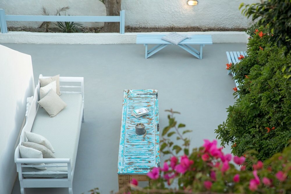 Фото Light Blue Window Kamari