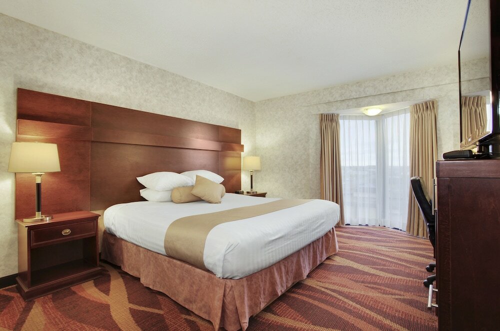 Фото Travelodge by Wyndham Lloydminster