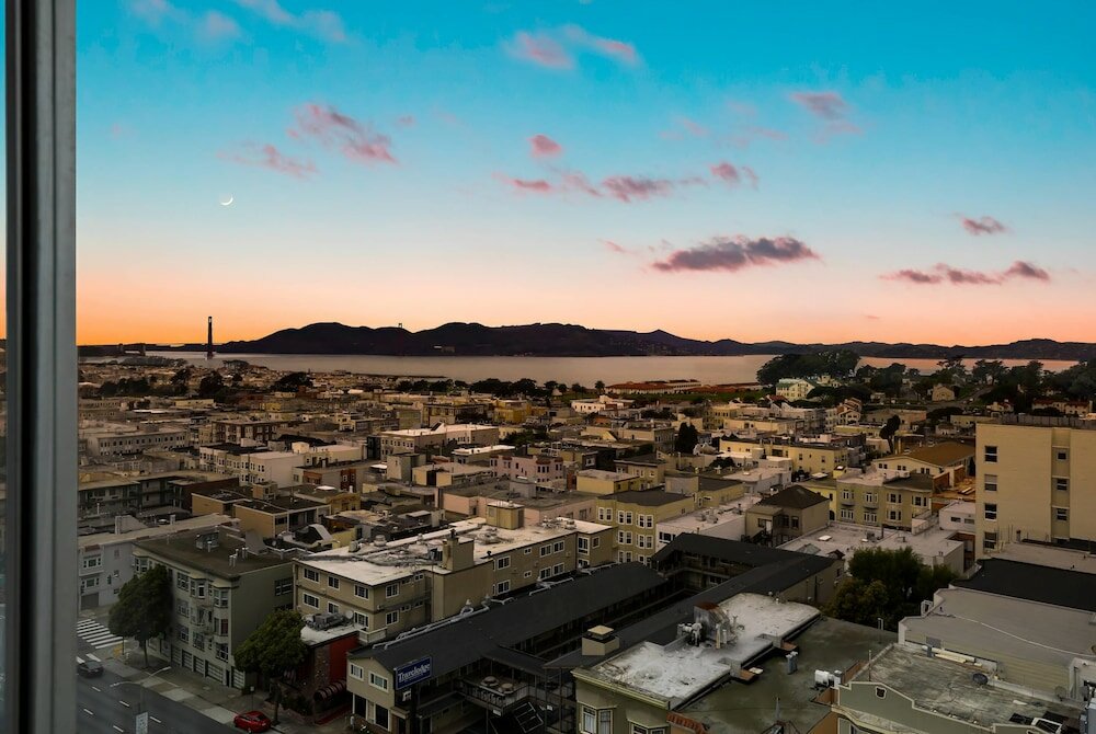 Фото Comfort Inn by the Bay