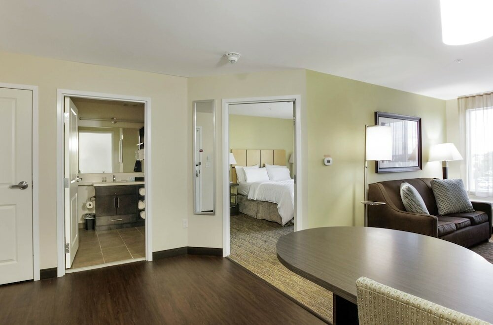 Фото Candlewood Suites Brighton, an Ihg Hotel
