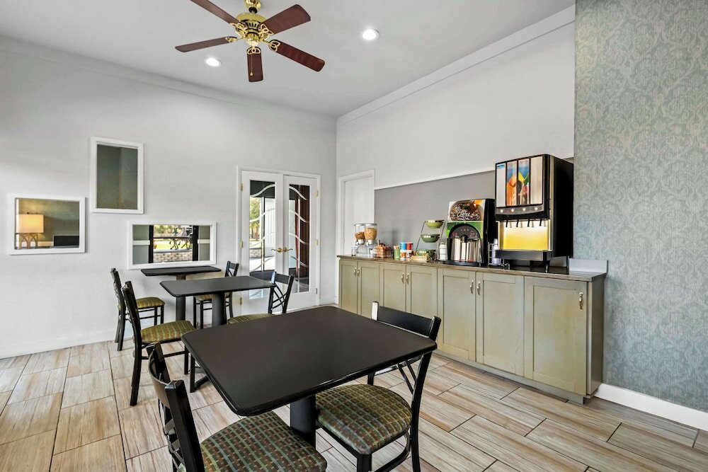 Фото Quality Inn near Blue Spring