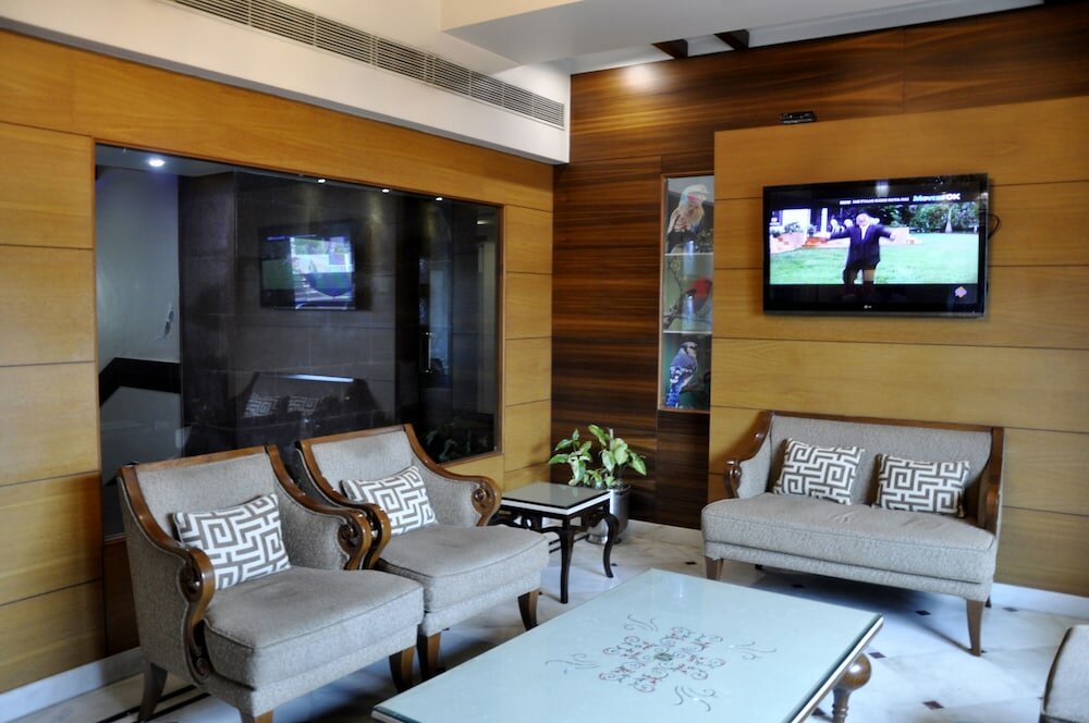 Фото Leela Grande Hotel