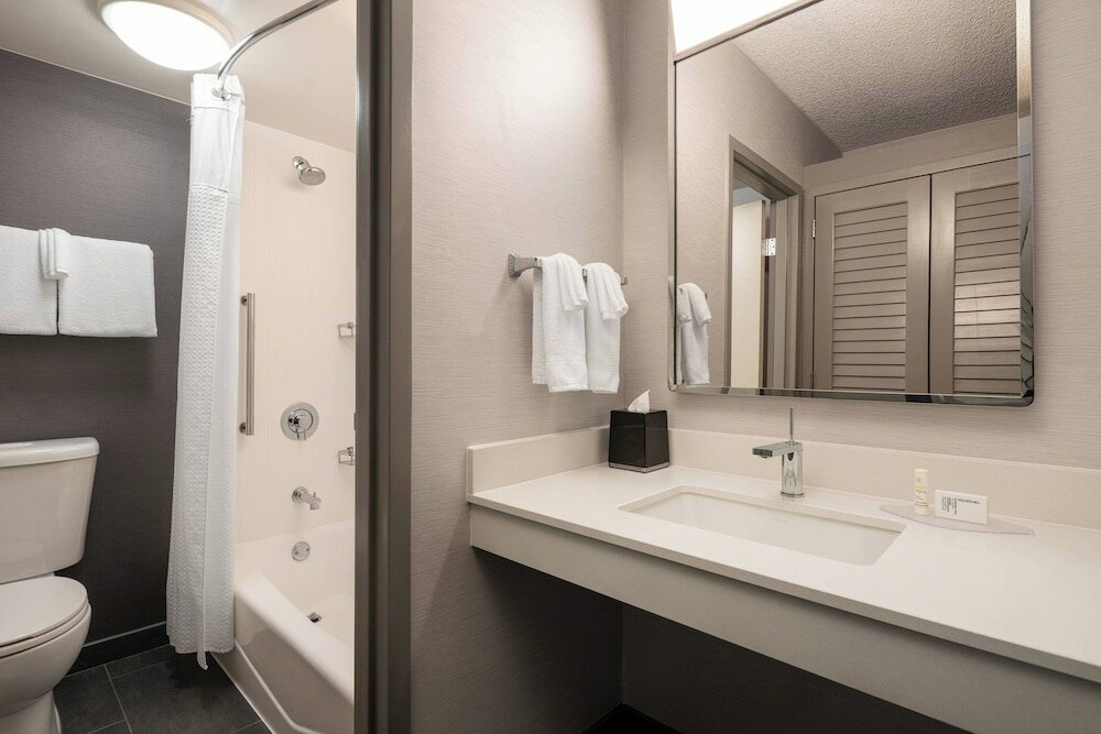 Фото Courtyard by Marriott Seattle Southcenter