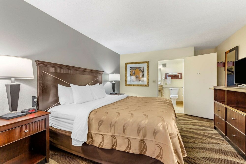 Фото Quality Inn Windsor Mill