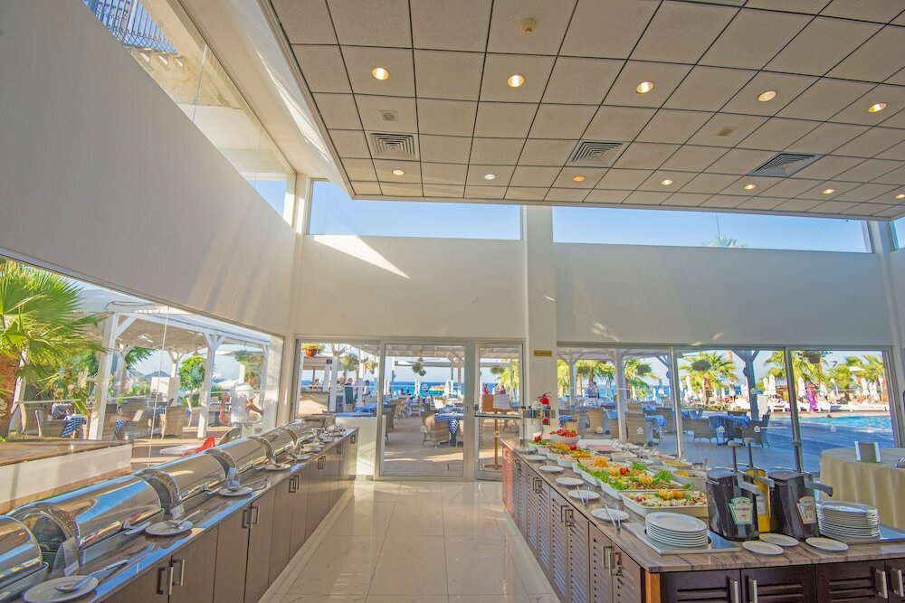 Фото Silver Sands Beach Hotel