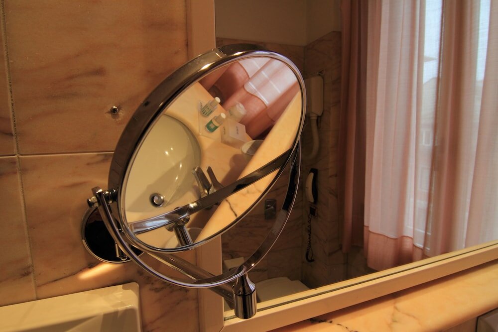 Фото Metro Hotel