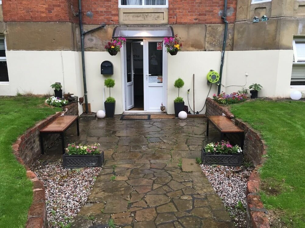 Фото Queens Guesthouse Manchester