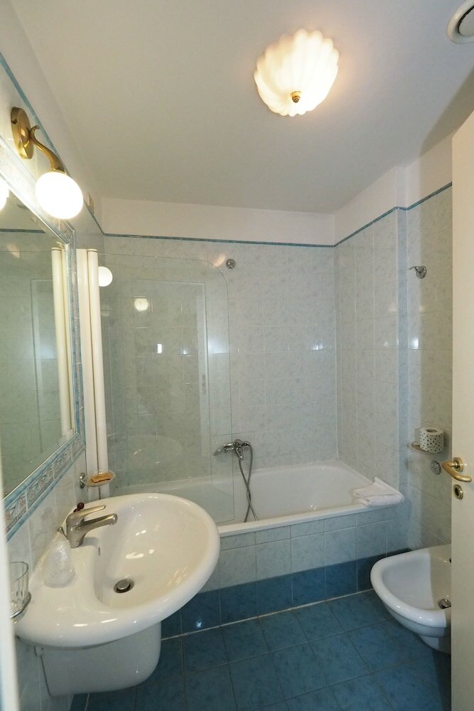 Фото Hotel Laura