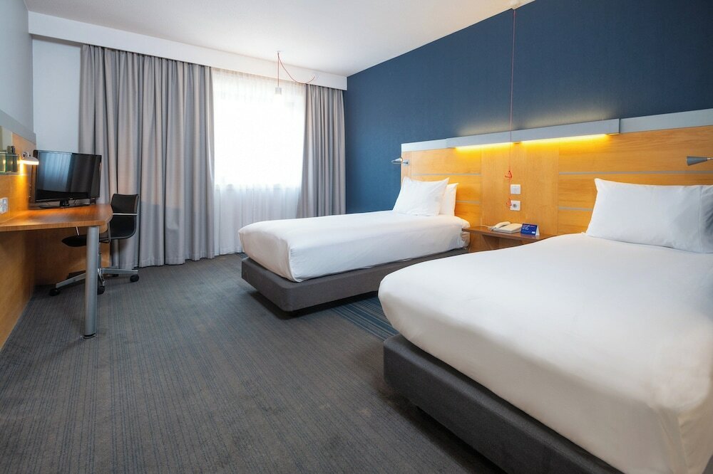 Фото Holiday Inn Express Stevenage, an Ihg Hotel