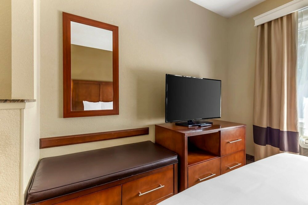 Фото Comfort Suites Raleigh Walnut Creek