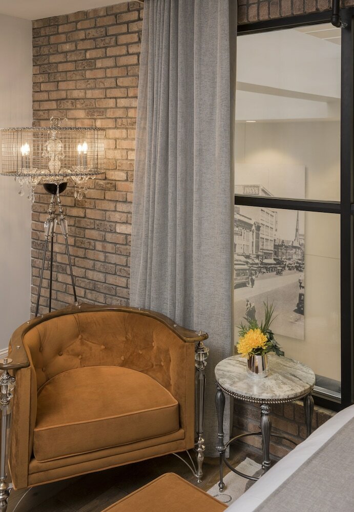 Фото The Ivey's Hotel