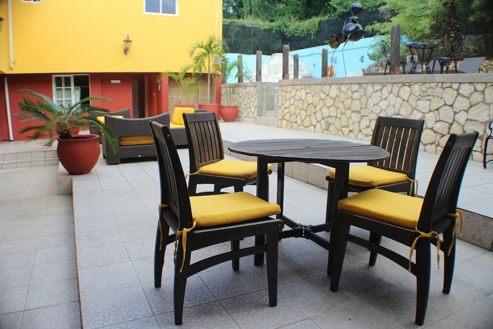 Фото Altamont West Hotel