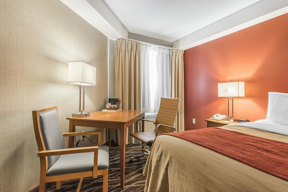 Фото Comfort Inn Oshawa