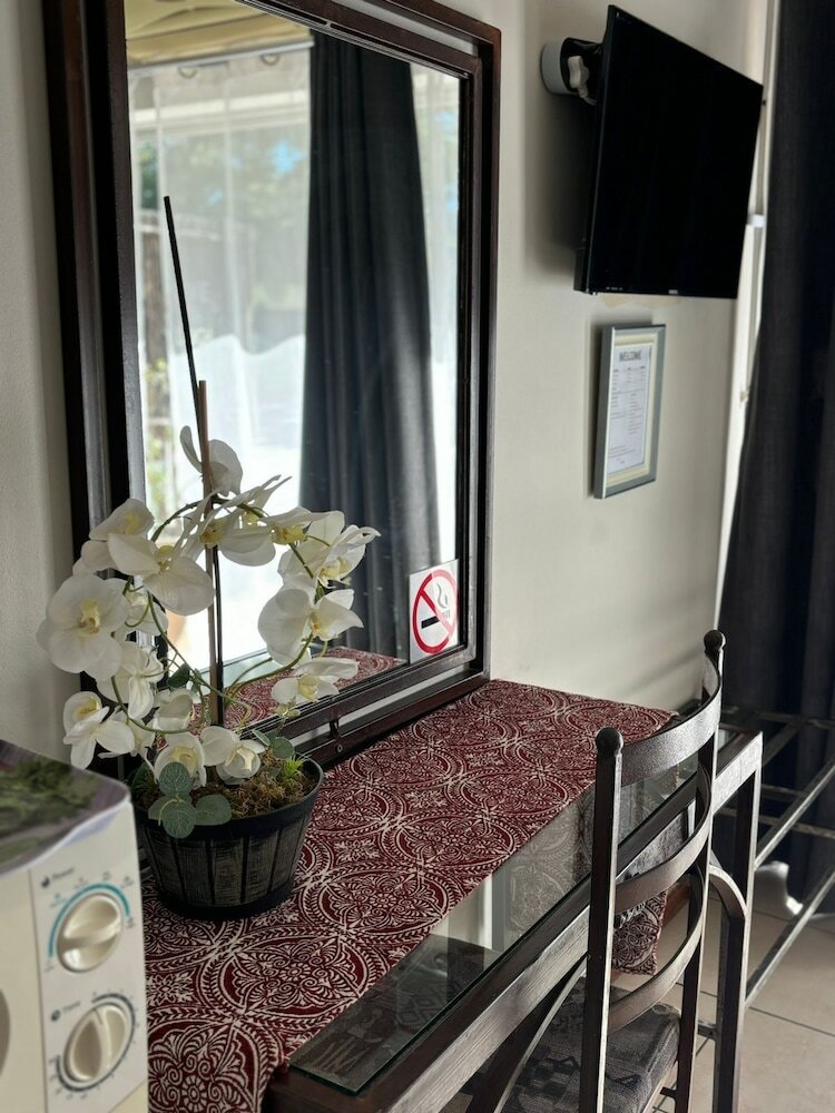 Фото Angels Haven Guesthouse