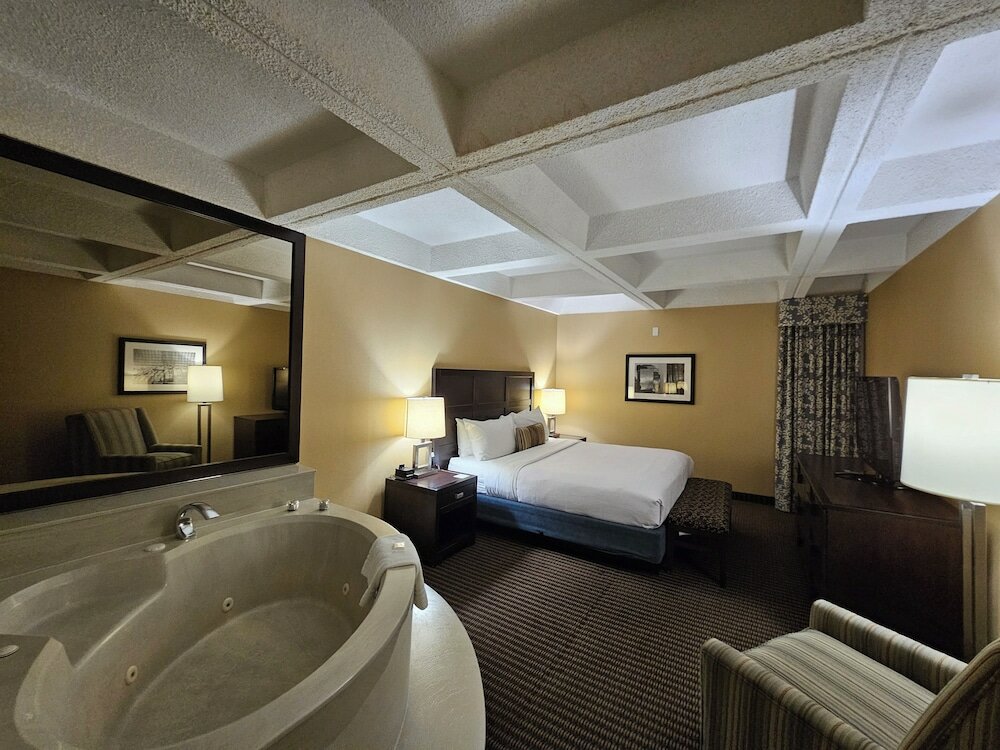 Фото Wyndham Edmonton Hotel and Conference Centre