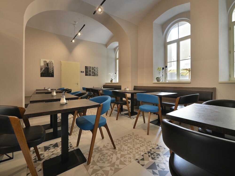 Фото EA Hotel New Town