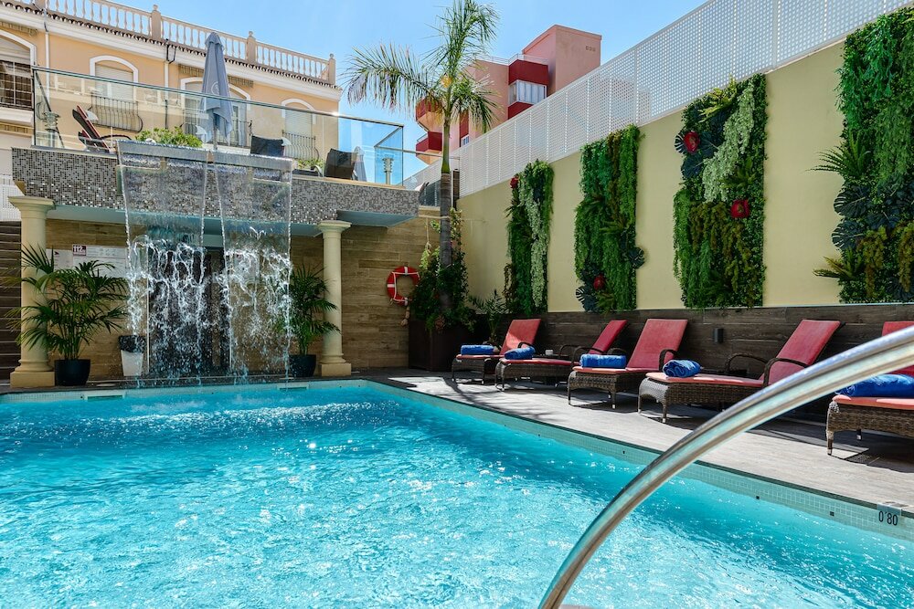 Фото отеля 1