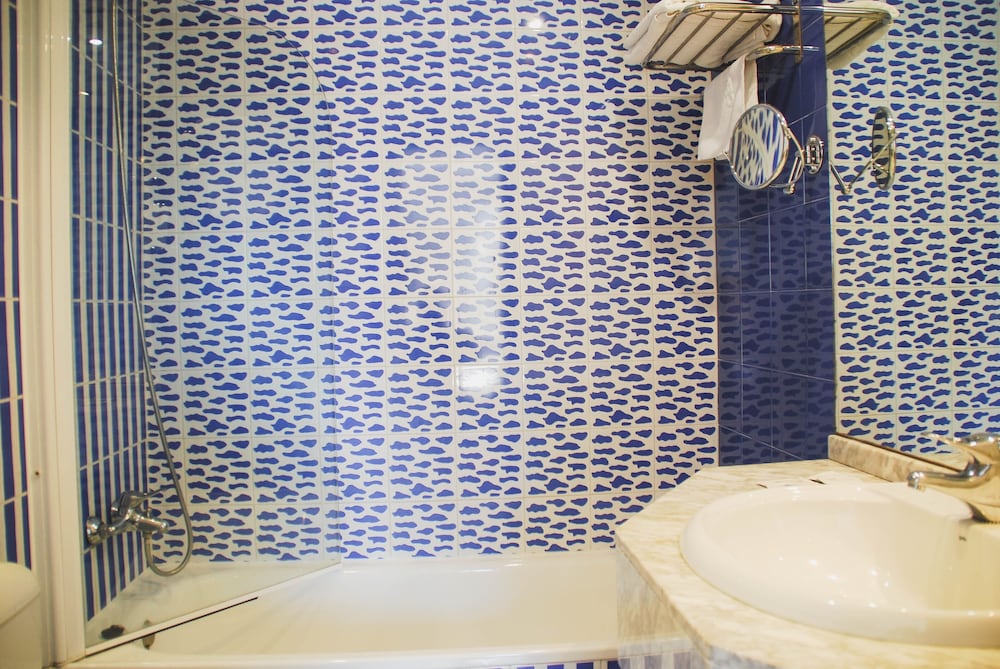 Фото City House Pathos