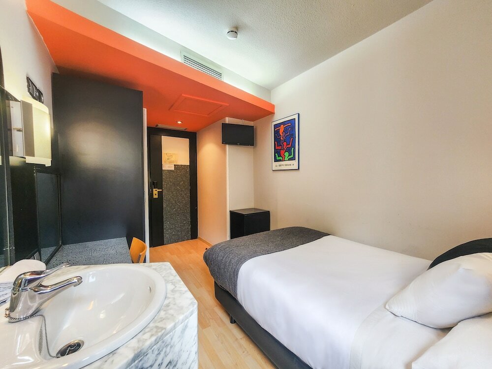 Фото City House Pathos