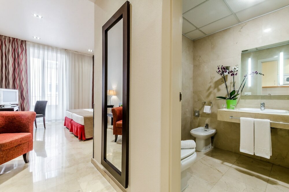 Фото Hotel Exe Suites 33