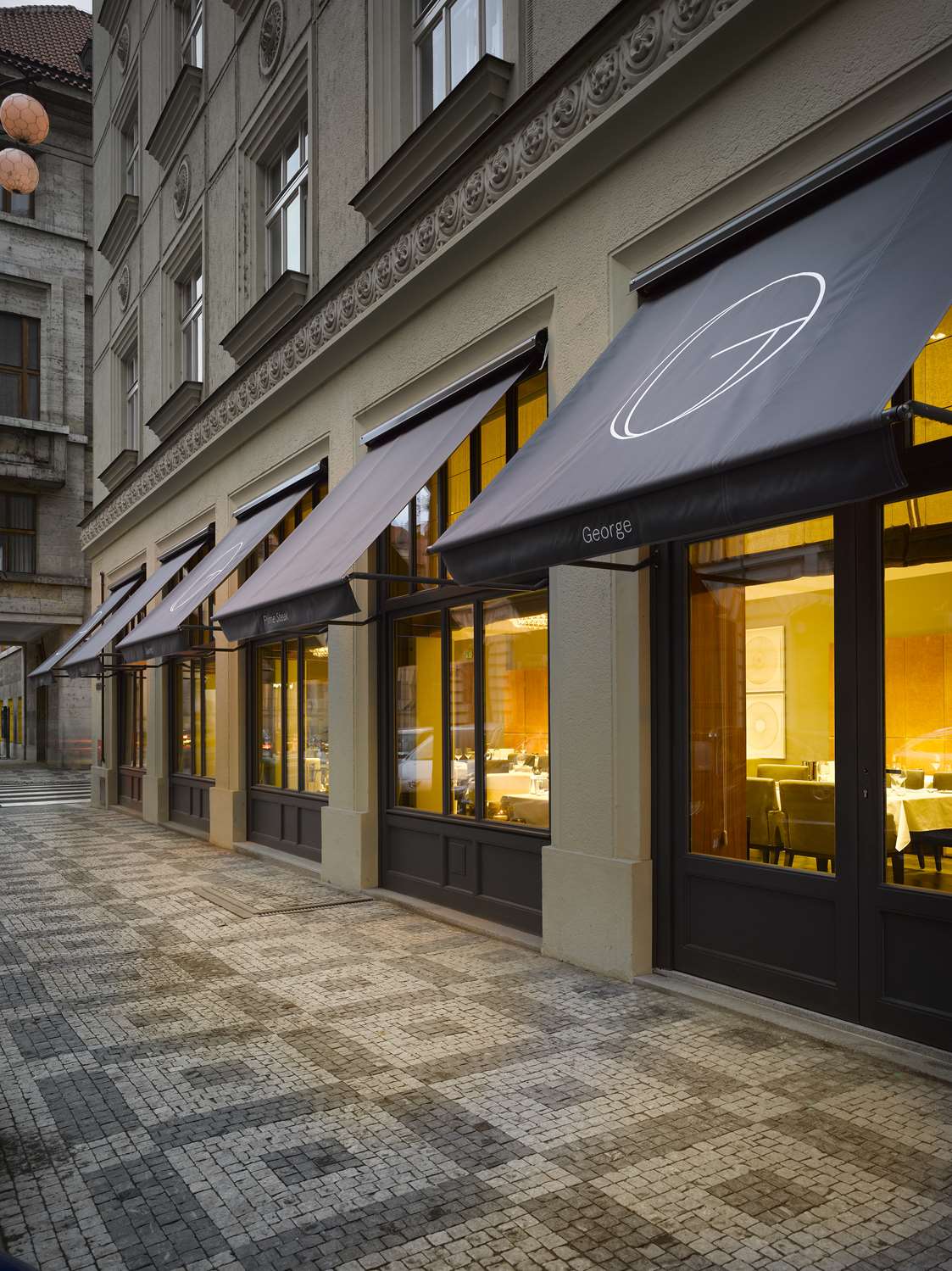 Фото The Emblem Hotel