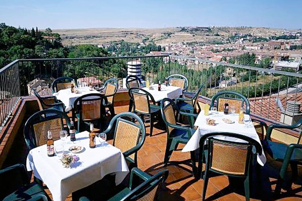 Фото Hotel Ele Acueducto