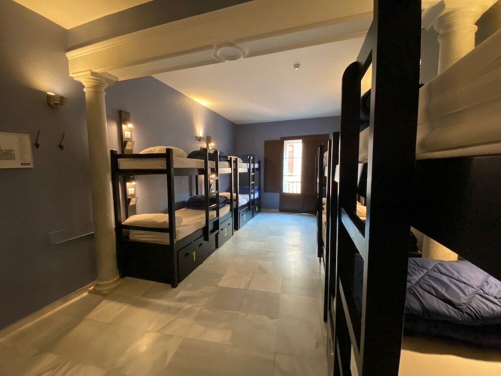 Фото Oasis Backpackers' Palace Seville