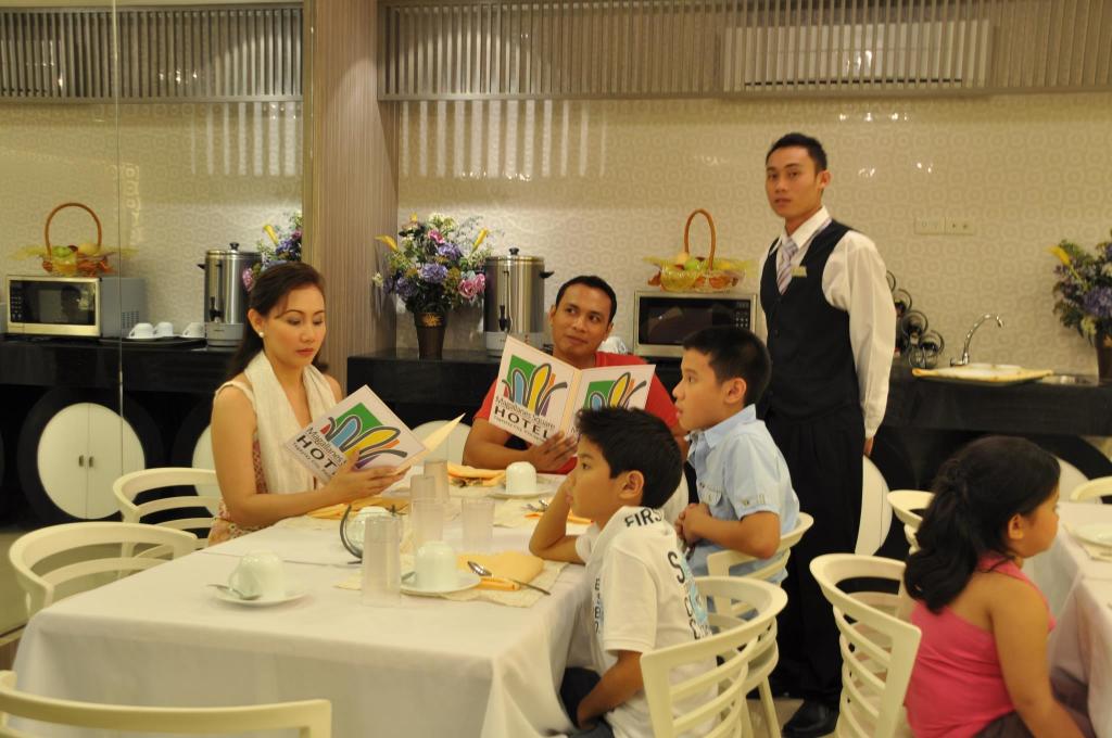 Фото Magallanes Square Hotel