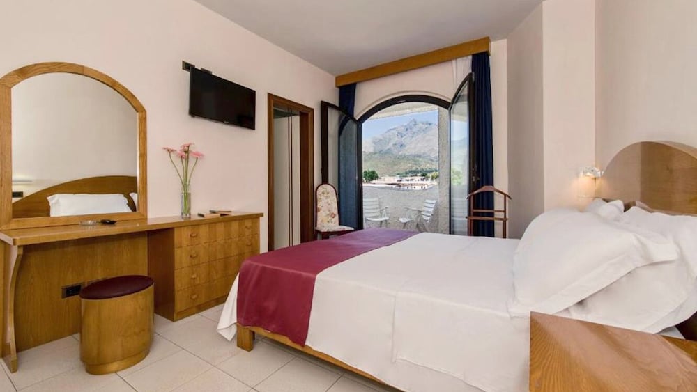 Фото Bajamar Beach Hotel