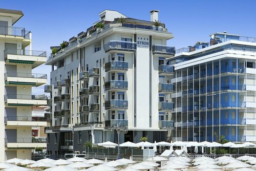 Внешний вид отеля Hotel Byron Bellavista в Езоле, фото 1